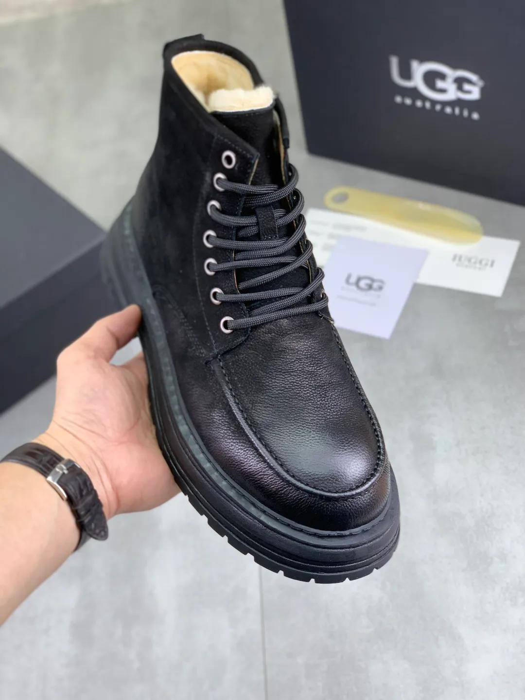 Men's men's shoes 💰P660 New arrival 🆕🆕🆕 IUGGI Men's British retro Martin boots Winter new men's outdoor hiking boots First layer of cowhide on the outside and wool on the inside Comfortable and warm Rubber sole sole Non-slip and firm Trendy and fashionable Casual and versatile Size: 38-44 (45 customized) Color: three colors